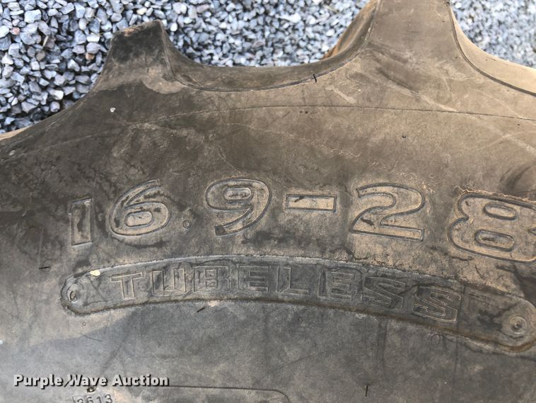 image for item JS9716 2013 John Deere 5065E  tractor