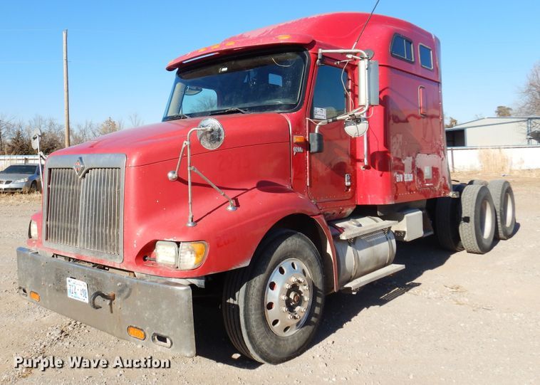 image for item DF0029 2005 International 9200  semi truck