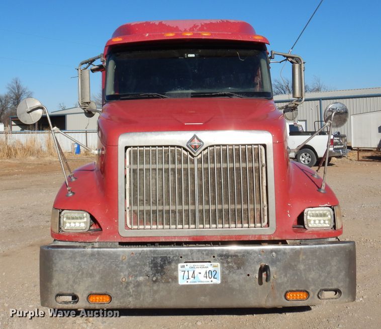 image for item DF0029 2005 International 9200  semi truck