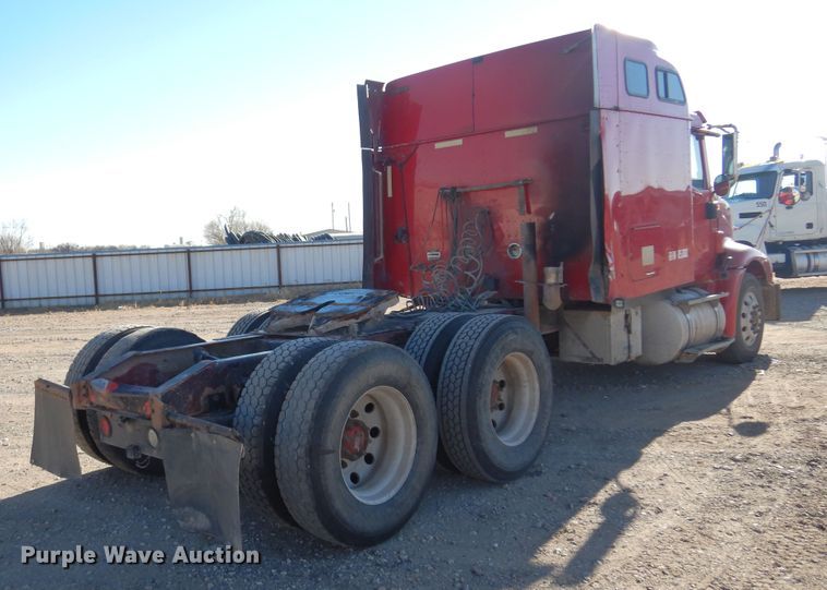 image for item DF0029 2005 International 9200  semi truck