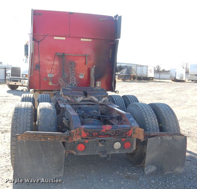 image for item DF0029 2005 International 9200  semi truck