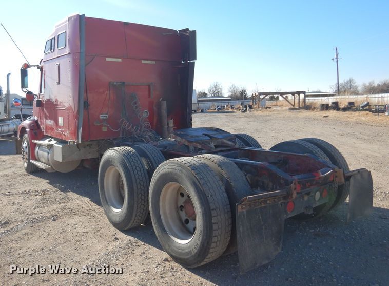 image for item DF0029 2005 International 9200  semi truck