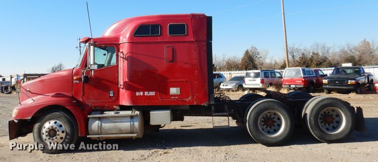 image for item DF0029 2005 International 9200  semi truck