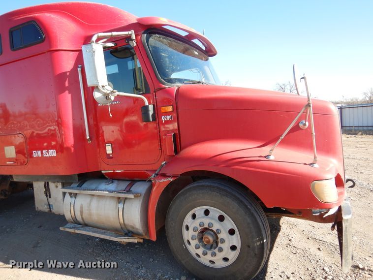 image for item DF0029 2005 International 9200  semi truck
