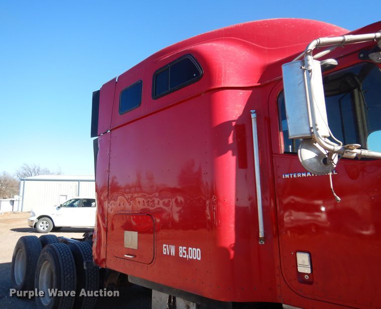 image for item DF0029 2005 International 9200  semi truck