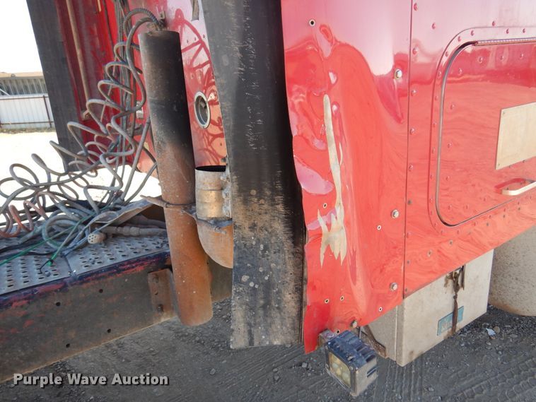 image for item DF0029 2005 International 9200  semi truck