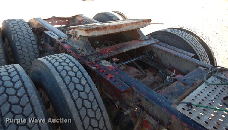 image for item DF0029 2005 International 9200  semi truck