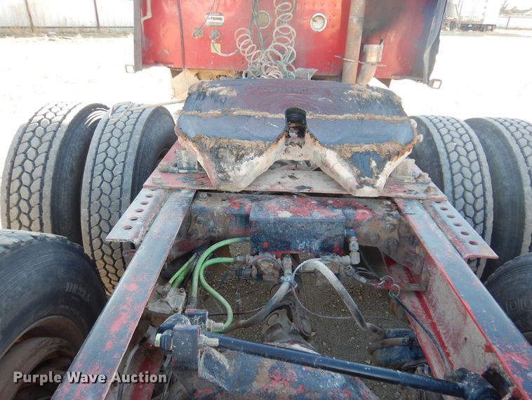 image for item DF0029 2005 International 9200  semi truck