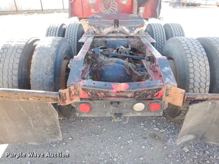 image for item DF0029 2005 International 9200  semi truck