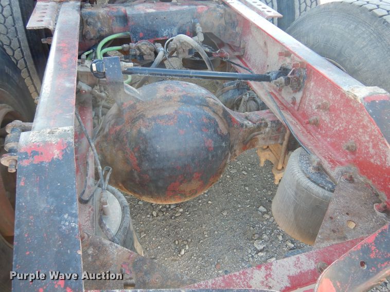 image for item DF0029 2005 International 9200  semi truck