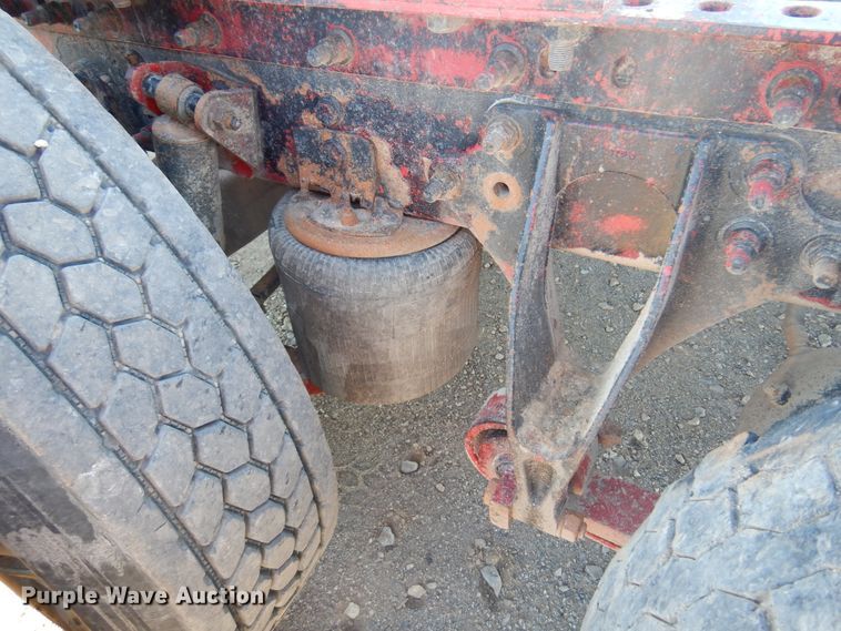 image for item DF0029 2005 International 9200  semi truck