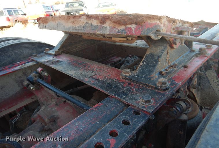 image for item DF0029 2005 International 9200  semi truck