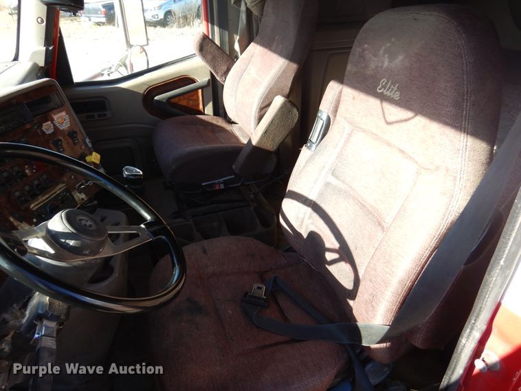 image for item DF0029 2005 International 9200  semi truck