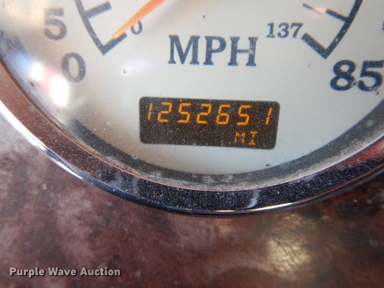 image for item DF0029 2005 International 9200  semi truck