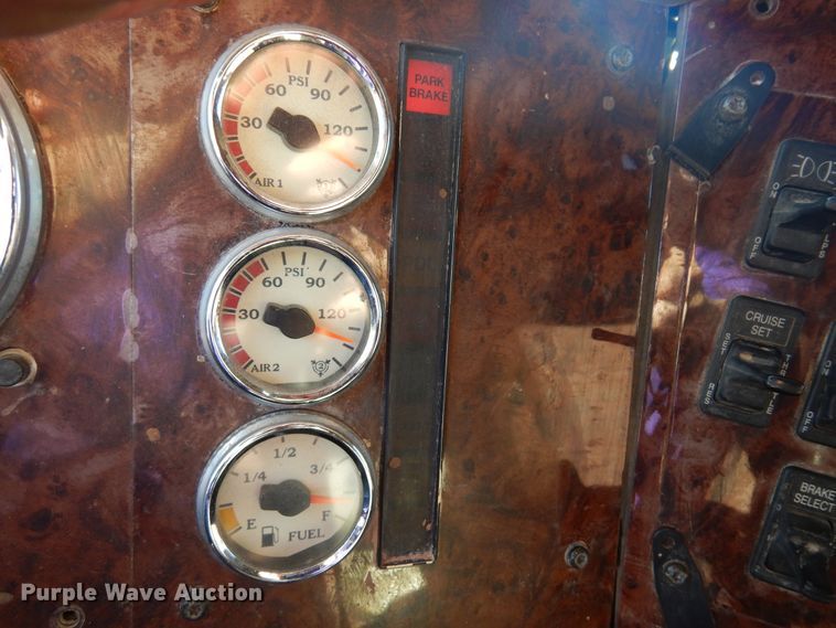 image for item DF0029 2005 International 9200  semi truck