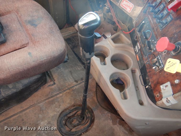 image for item DF0029 2005 International 9200  semi truck