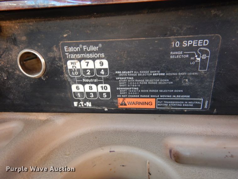 image for item DF0029 2005 International 9200  semi truck