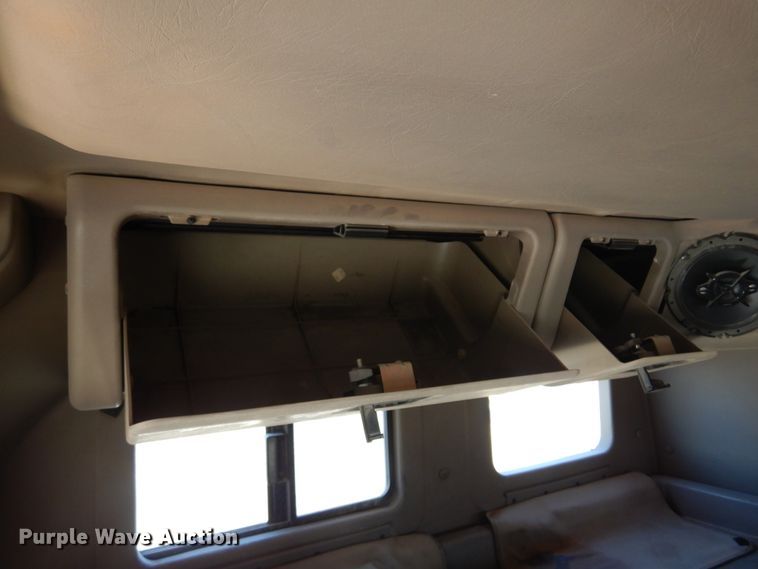 image for item DF0029 2005 International 9200  semi truck