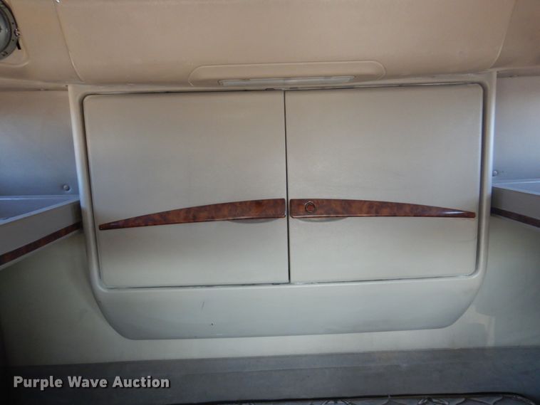 image for item DF0029 2005 International 9200  semi truck