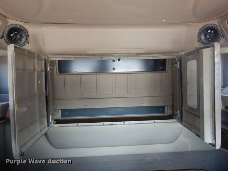 image for item DF0029 2005 International 9200  semi truck