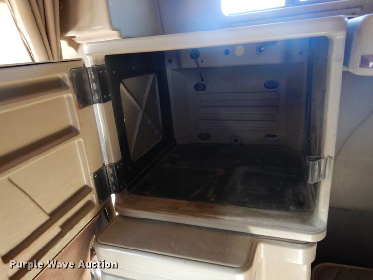 image for item DF0029 2005 International 9200  semi truck