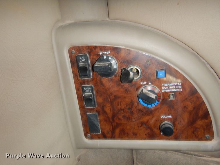 image for item DF0029 2005 International 9200  semi truck