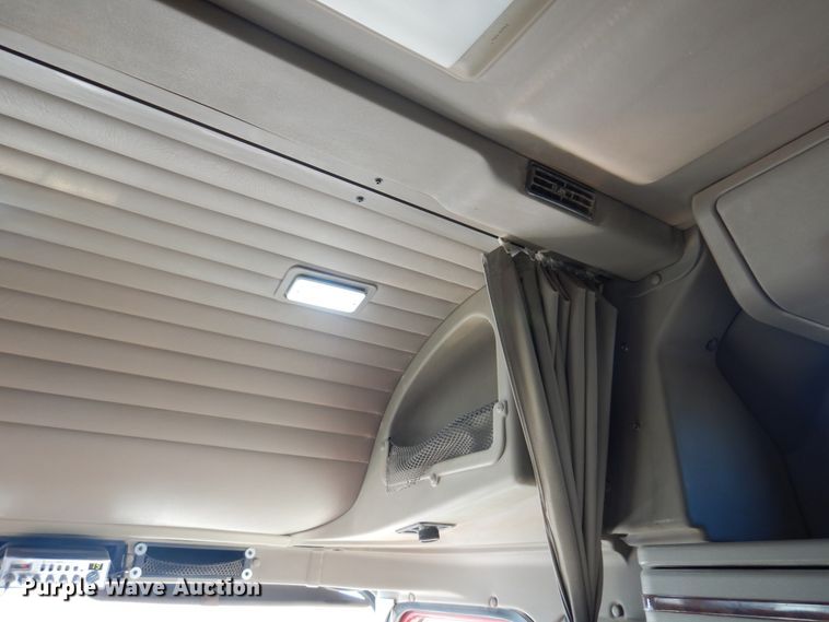 image for item DF0029 2005 International 9200  semi truck