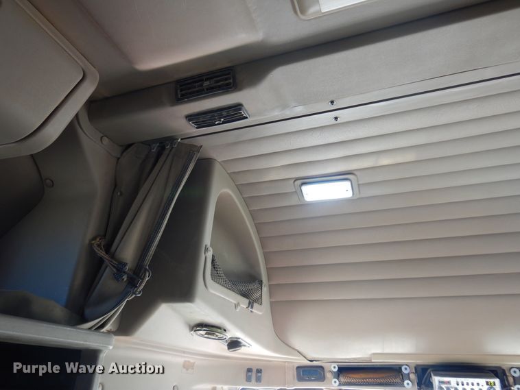 image for item DF0029 2005 International 9200  semi truck