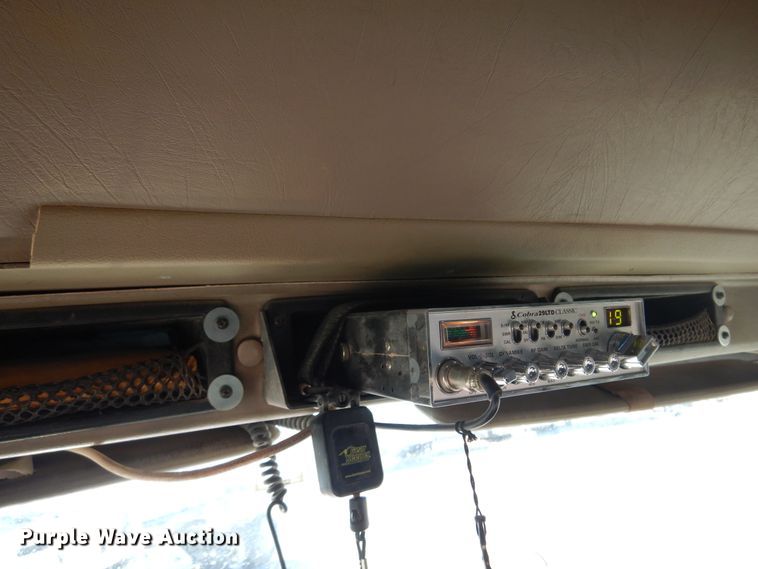 image for item DF0029 2005 International 9200  semi truck