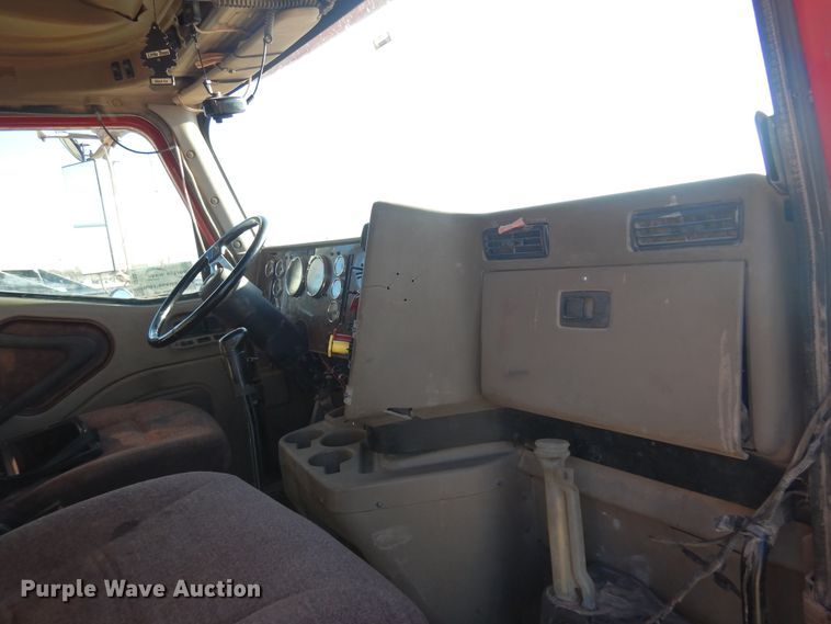 image for item DF0029 2005 International 9200  semi truck