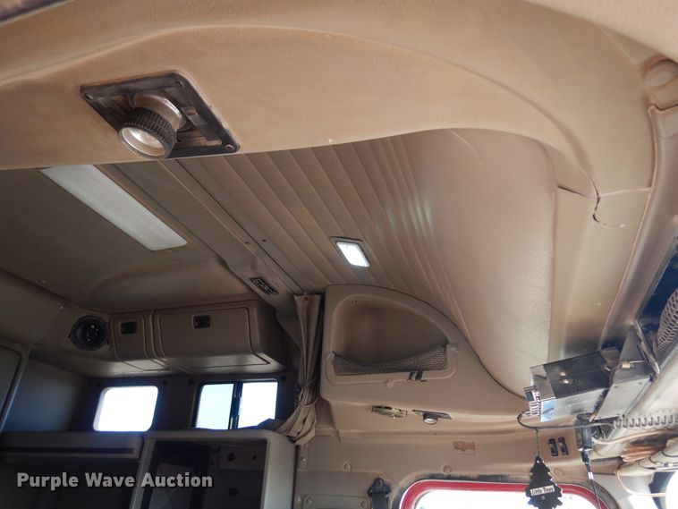 image for item DF0029 2005 International 9200  semi truck