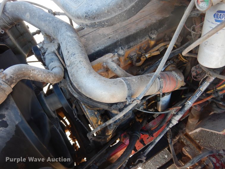 image for item DF0029 2005 International 9200  semi truck