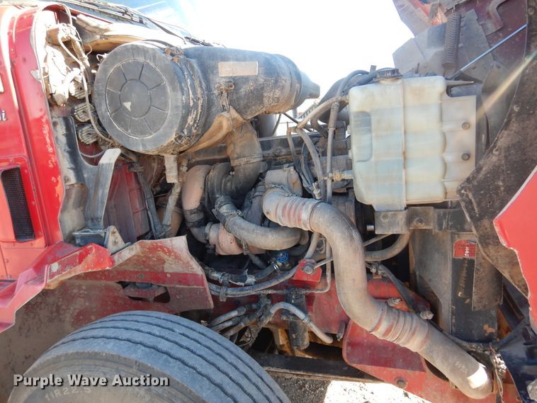 image for item DF0029 2005 International 9200  semi truck