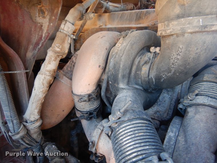 image for item DF0029 2005 International 9200  semi truck