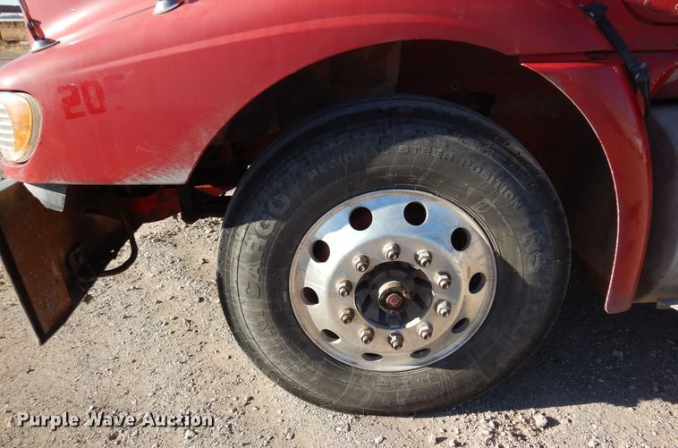 image for item DF0029 2005 International 9200  semi truck