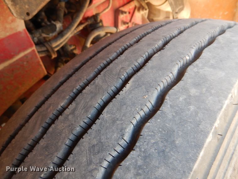 image for item DF0029 2005 International 9200  semi truck