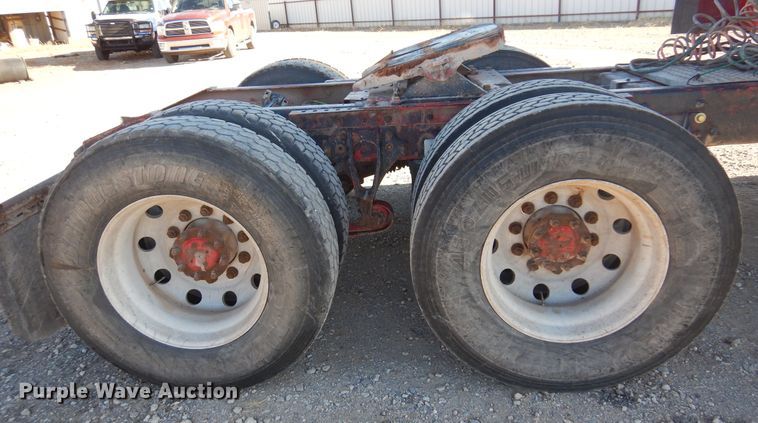 image for item DF0029 2005 International 9200  semi truck