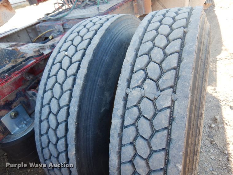 image for item DF0029 2005 International 9200  semi truck