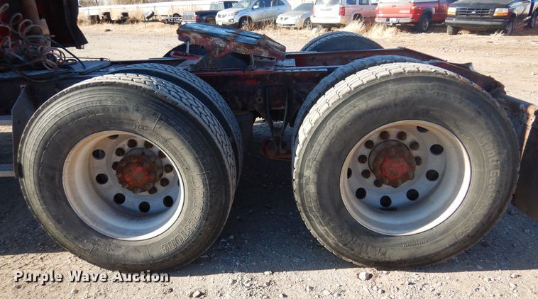 image for item DF0029 2005 International 9200  semi truck