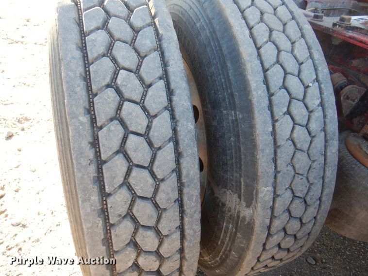 image for item DF0029 2005 International 9200  semi truck