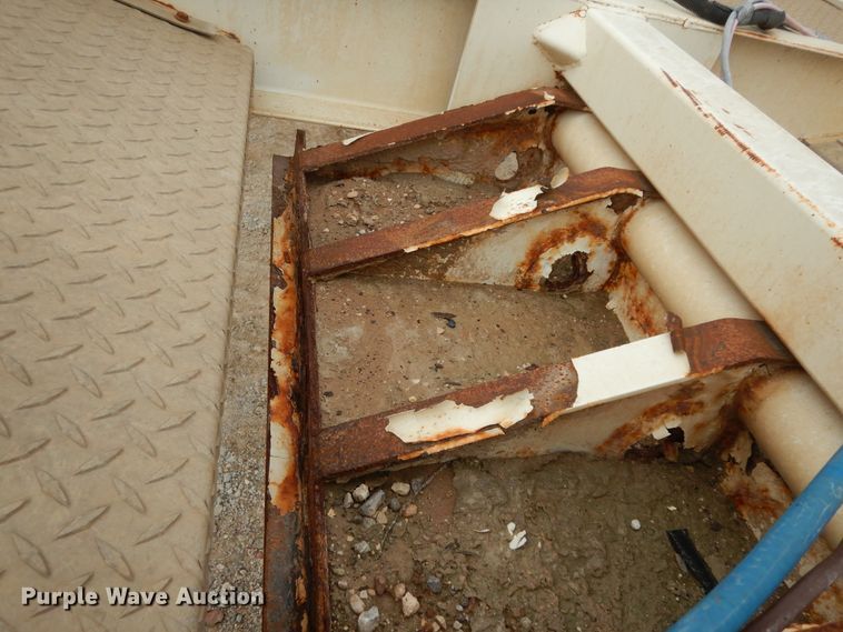 image for item DF0295 2013 Dakota  bottom dump trailer