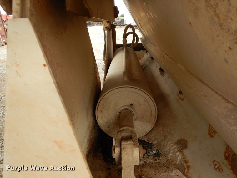 image for item DF0295 2013 Dakota  bottom dump trailer