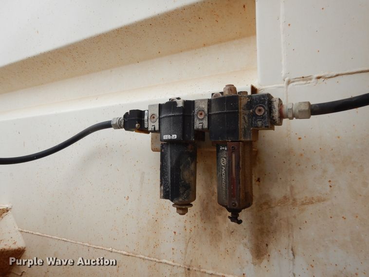 image for item DF0295 2013 Dakota  bottom dump trailer