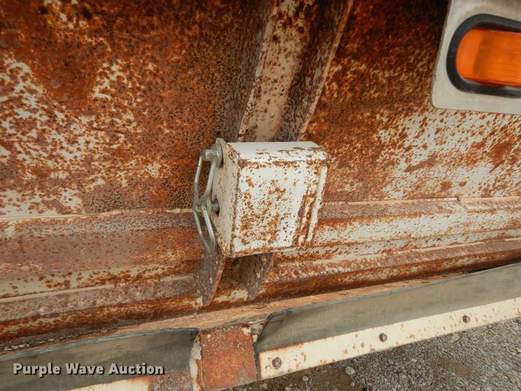 image for item DF0295 2013 Dakota  bottom dump trailer