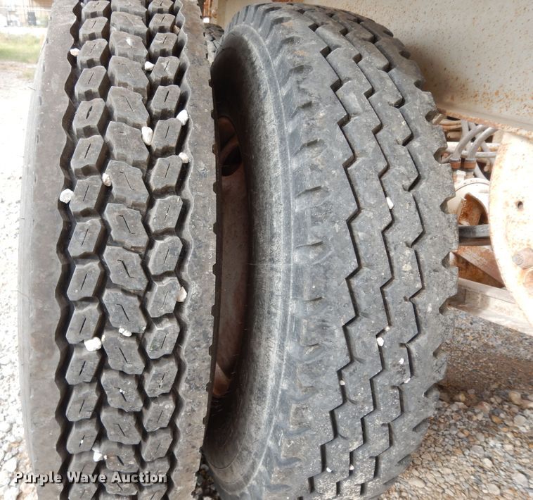 image for item DF0295 2013 Dakota  bottom dump trailer