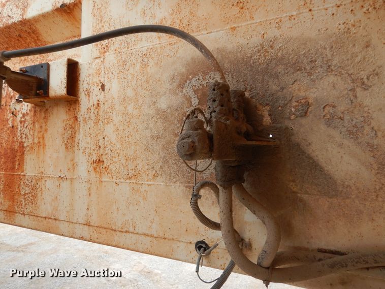 image for item DF0296 2013 Dakota  bottom dump trailer