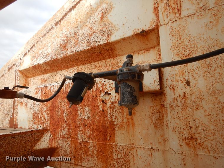 image for item DF0296 2013 Dakota  bottom dump trailer