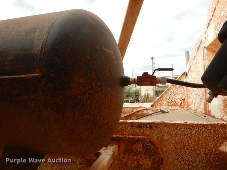 image for item DF0296 2013 Dakota  bottom dump trailer