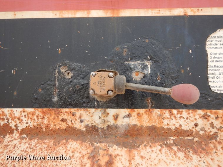 image for item DF0296 2013 Dakota  bottom dump trailer