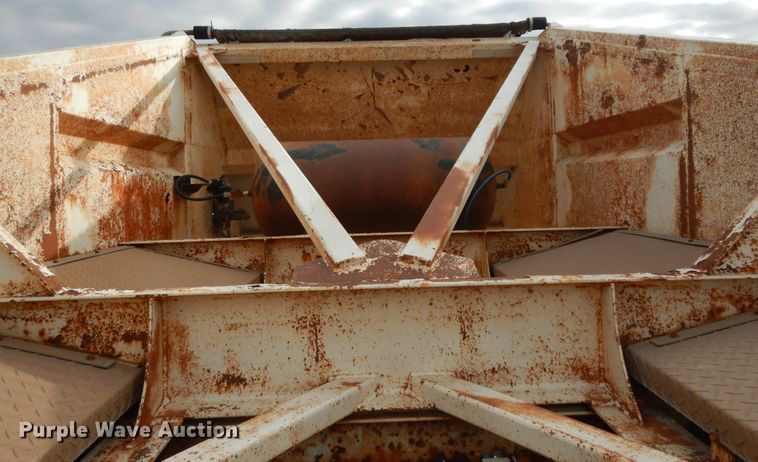 image for item DF0296 2013 Dakota  bottom dump trailer